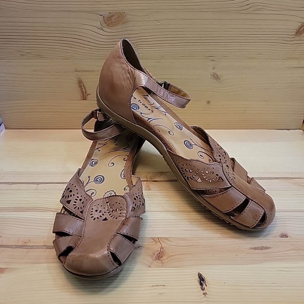 Bare Traps Riggins Women Size 10 Brown Leather Strappy Laser Cut Hook Loop Shoe